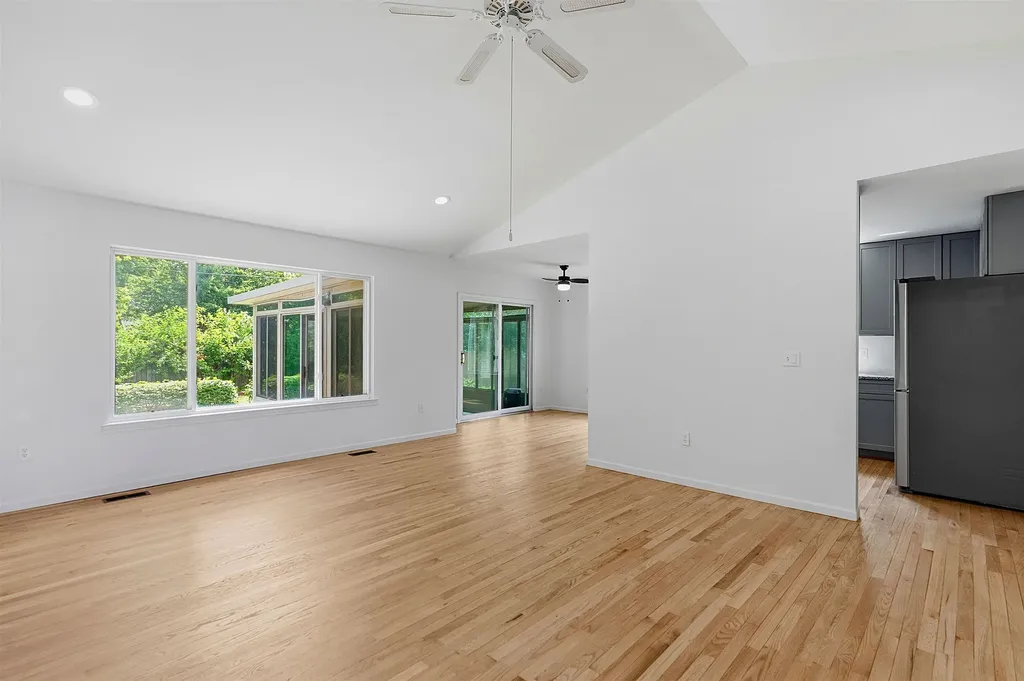 33936 Beaconsfield Street Clinton Charter Township MI 48035