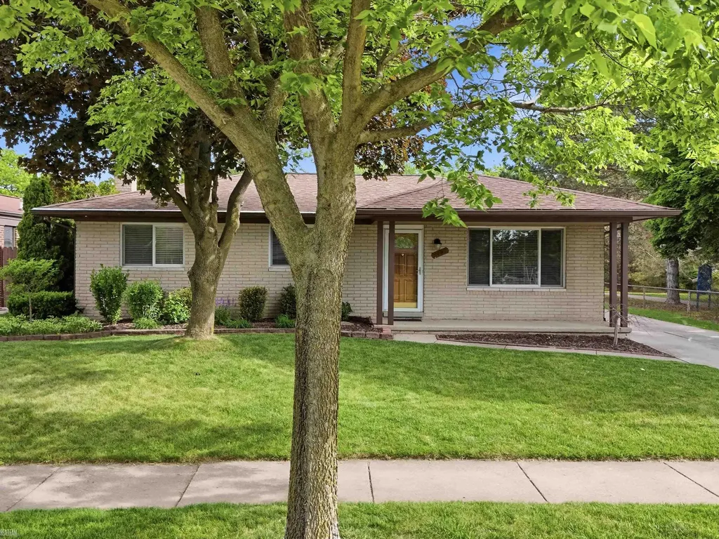 2497 Avalon Drive Troy City MI 48083