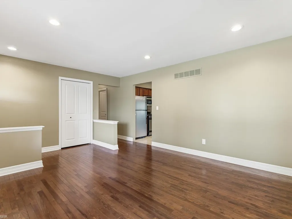 2497 Avalon Drive Troy City MI 48083
