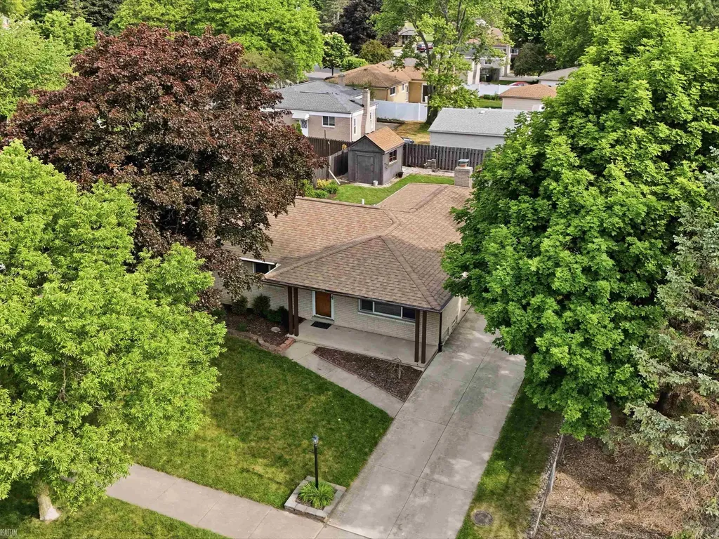 2497 Avalon Drive Troy City MI 48083
