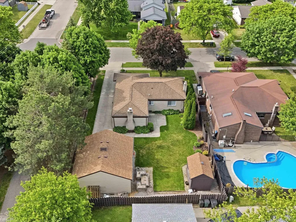 2497 Avalon Drive Troy City MI 48083