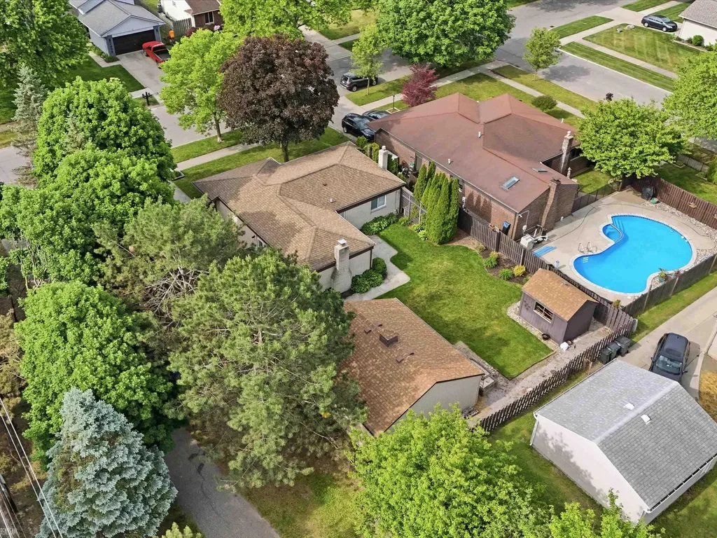 2497 Avalon Drive Troy City MI 48083