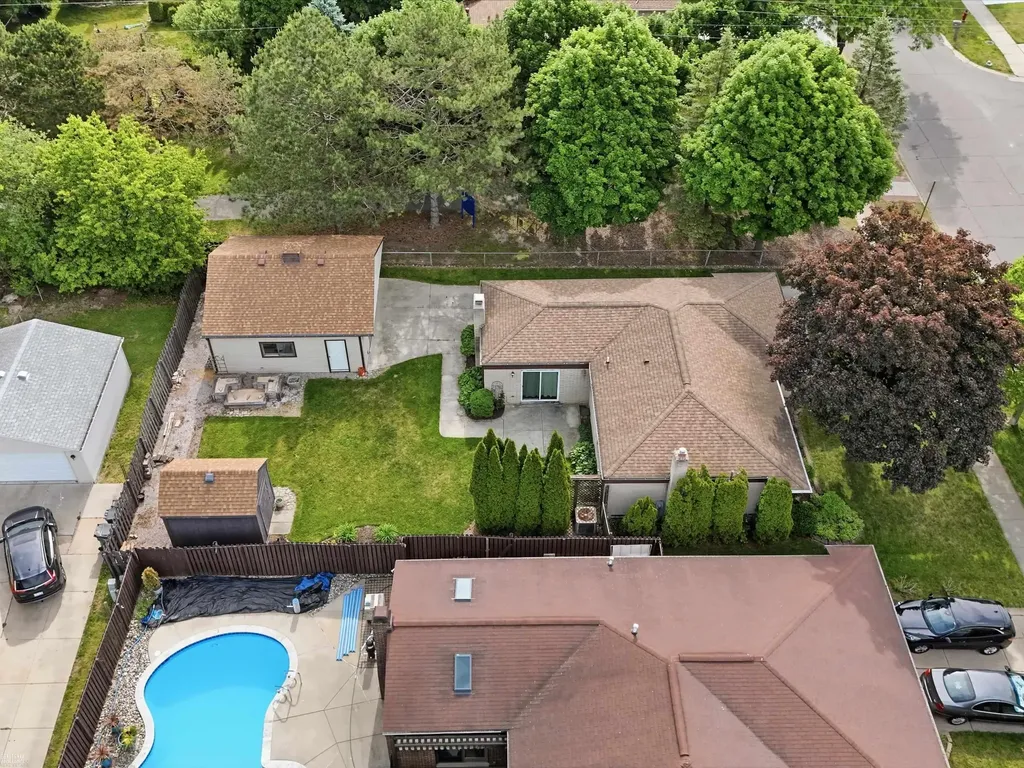 2497 Avalon Drive Troy City MI 48083