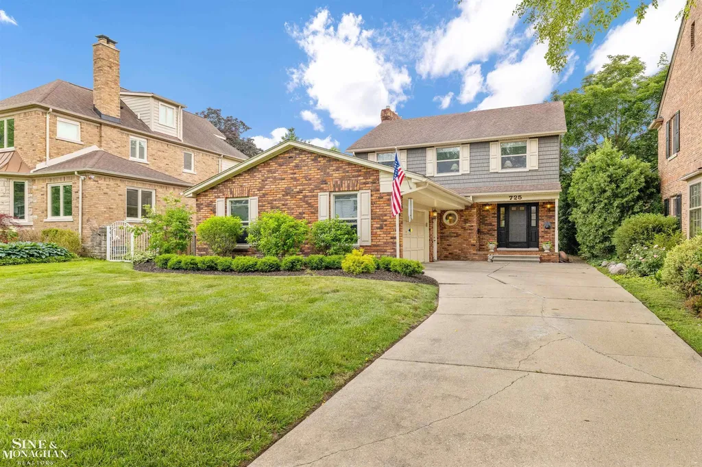 725 Fisher Road Grosse Pointe City MI 48230