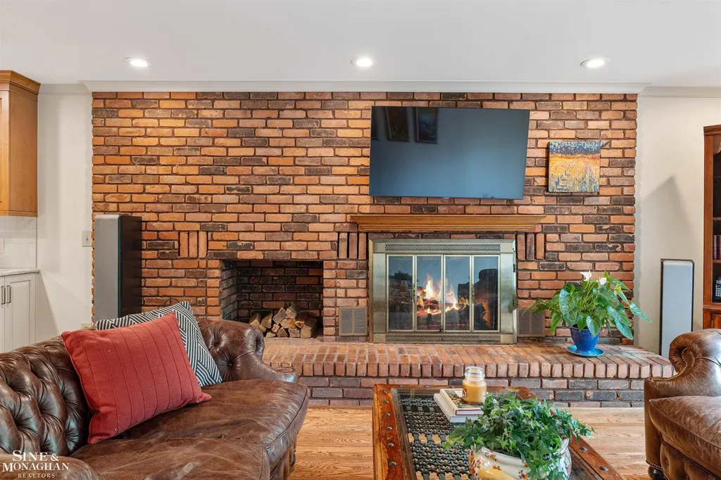 725 Fisher Road Grosse Pointe City MI 48230