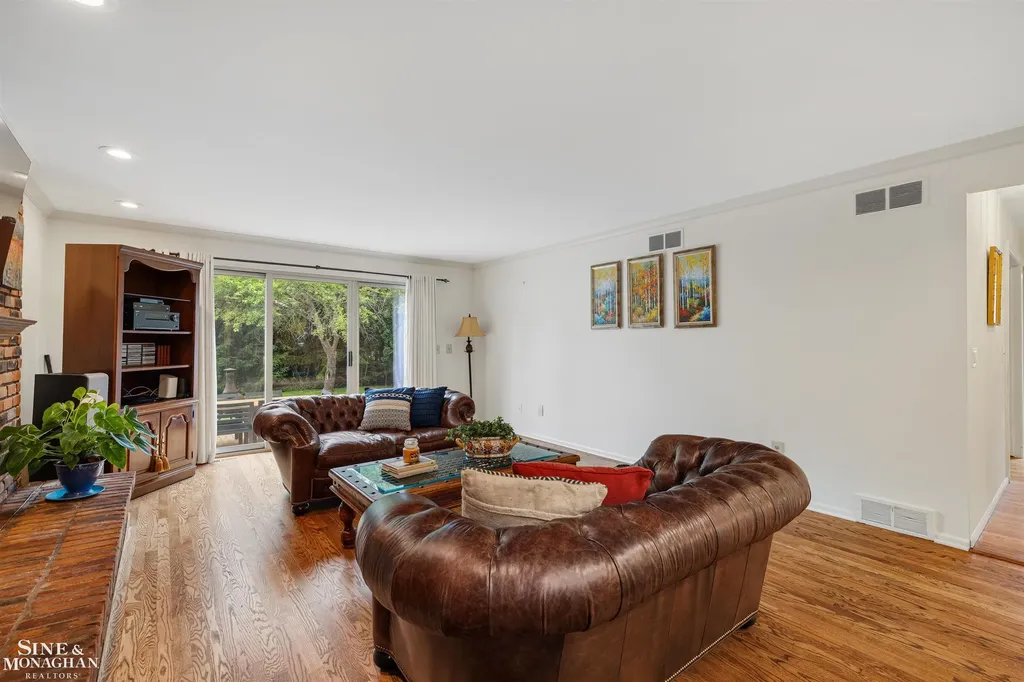 725 Fisher Road Grosse Pointe City MI 48230
