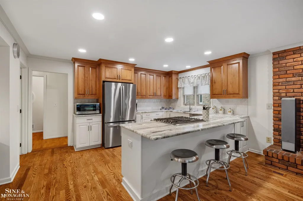 725 Fisher Road Grosse Pointe City MI 48230