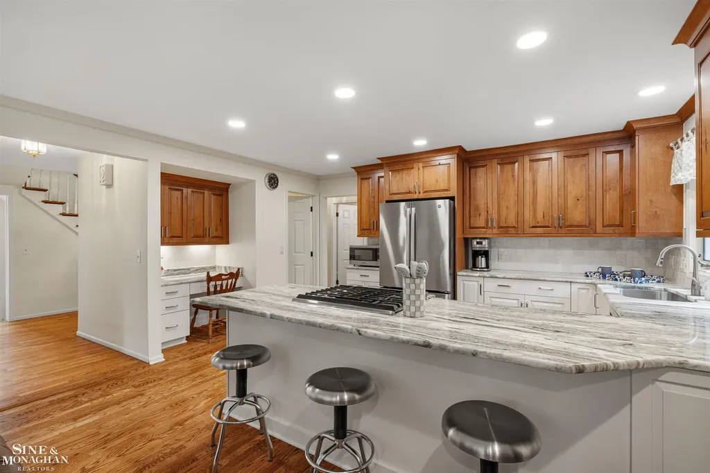 725 Fisher Road Grosse Pointe City MI 48230