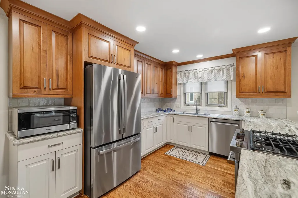725 Fisher Road Grosse Pointe City MI 48230