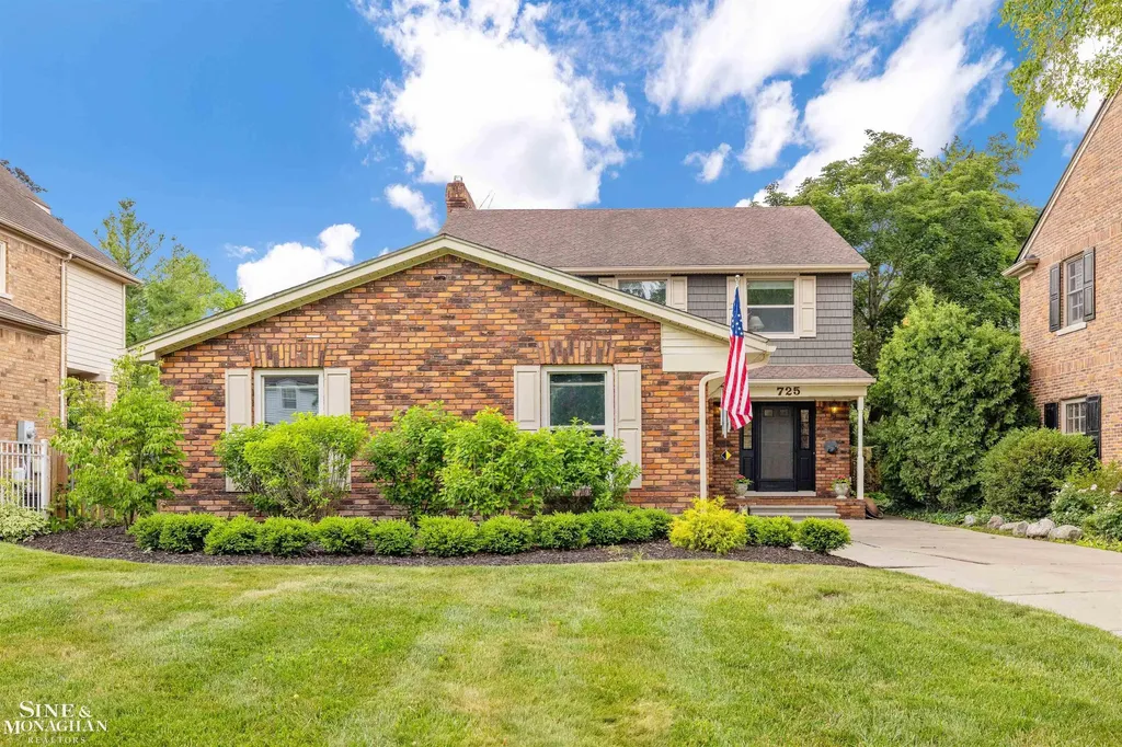 725 Fisher Road Grosse Pointe City MI 48230