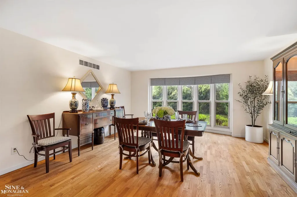 725 Fisher Road Grosse Pointe City MI 48230