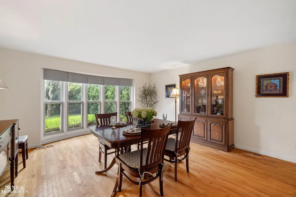 725 Fisher Road Grosse Pointe City MI 48230