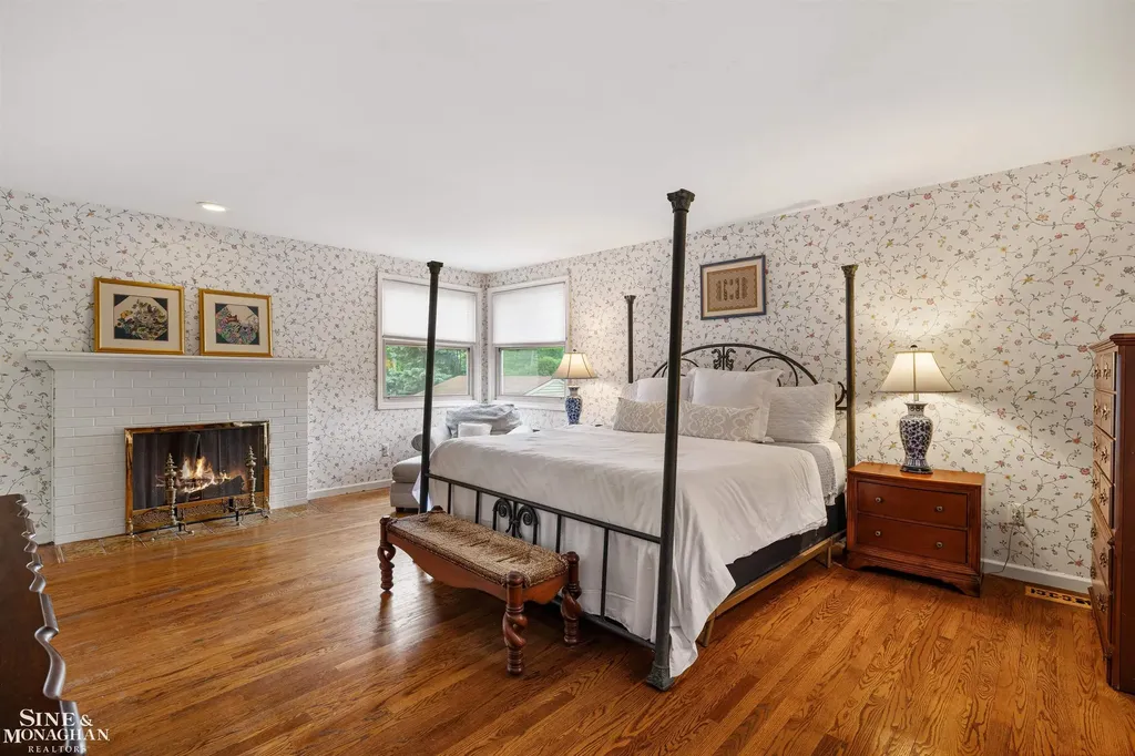725 Fisher Road Grosse Pointe City MI 48230