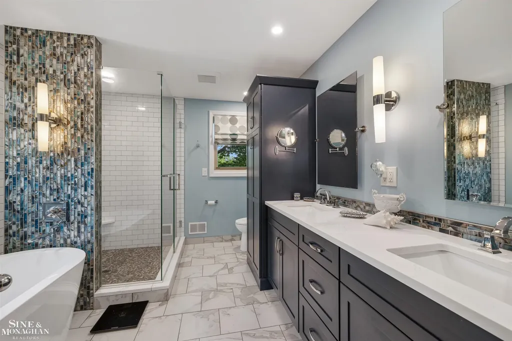 725 Fisher Road Grosse Pointe City MI 48230