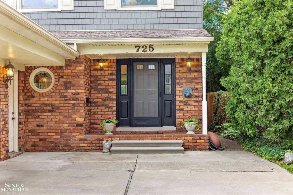 725 Fisher Road Grosse Pointe City MI 48230