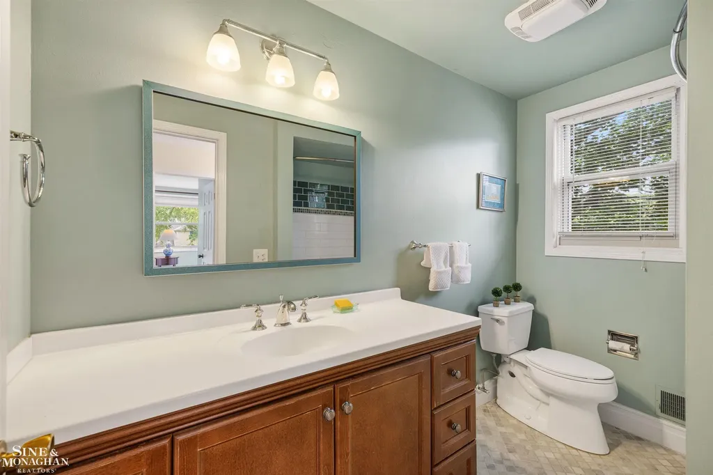 725 Fisher Road Grosse Pointe City MI 48230