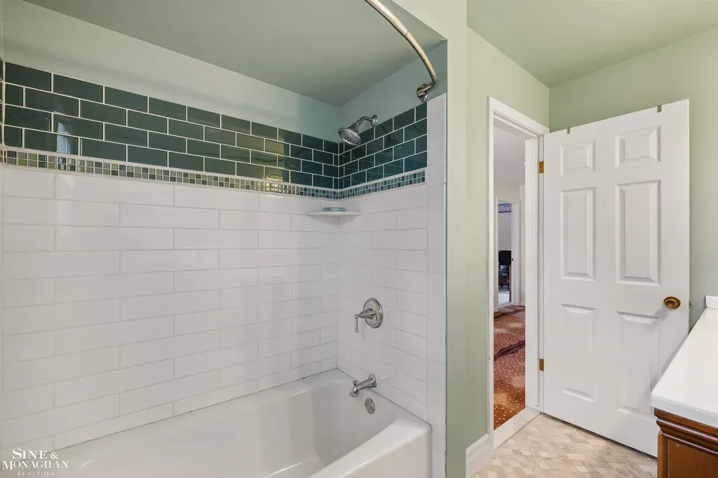 725 Fisher Road Grosse Pointe City MI 48230