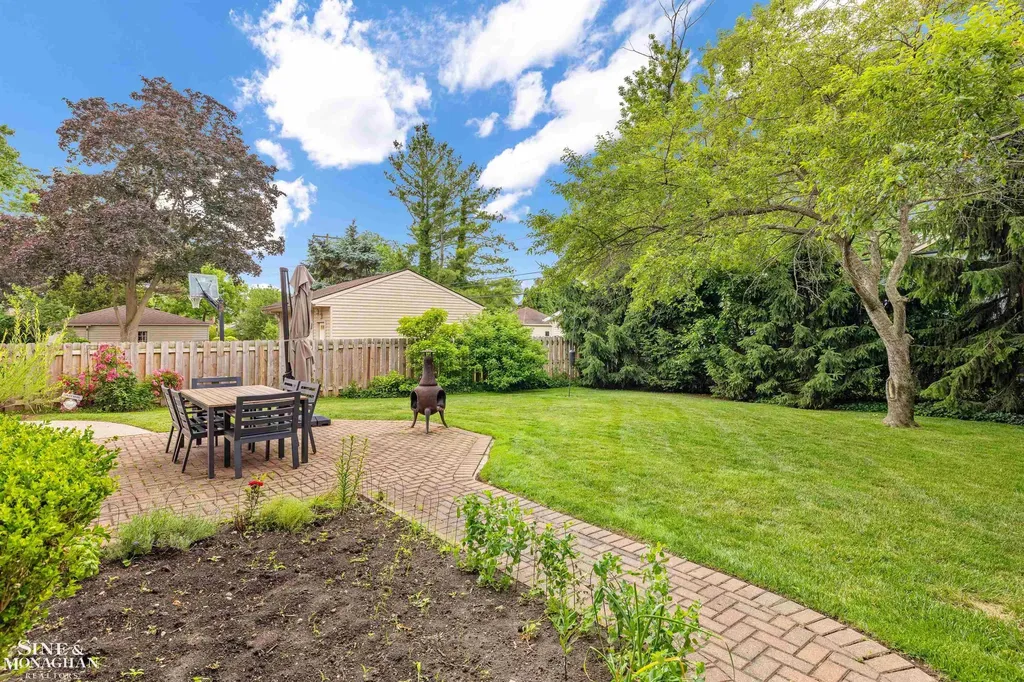 725 Fisher Road Grosse Pointe City MI 48230
