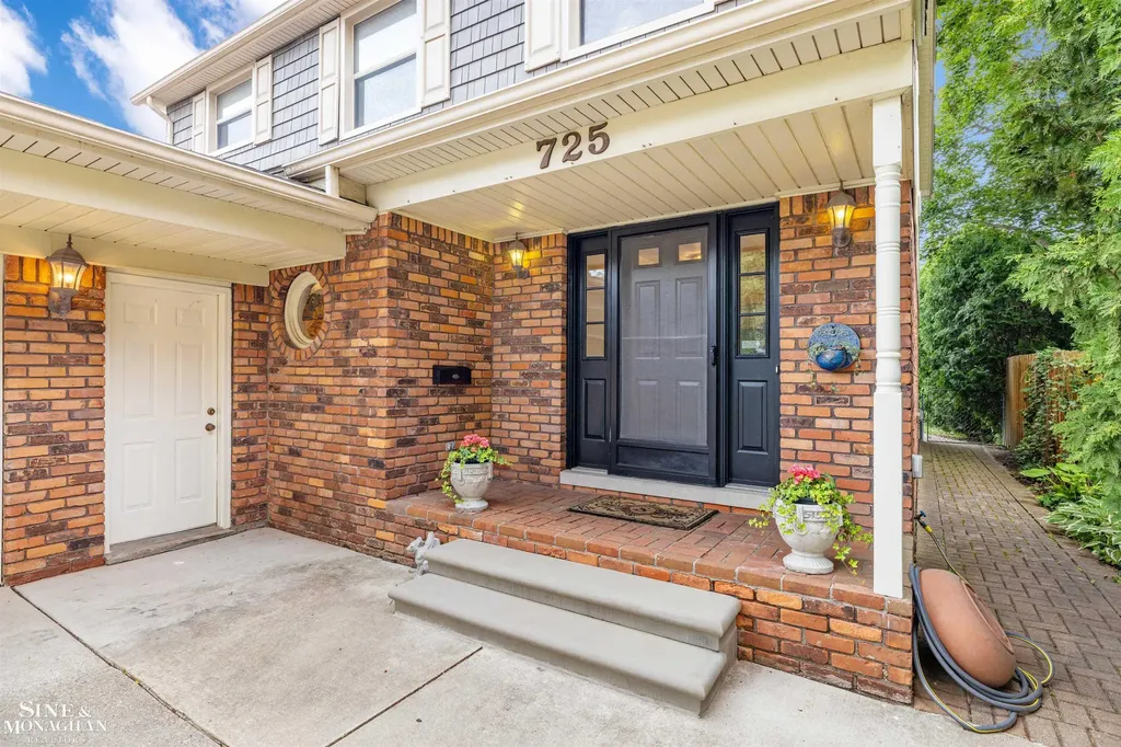 725 Fisher Road Grosse Pointe City MI 48230