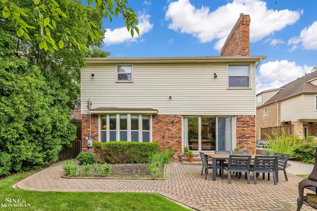 725 Fisher Road Grosse Pointe City MI 48230