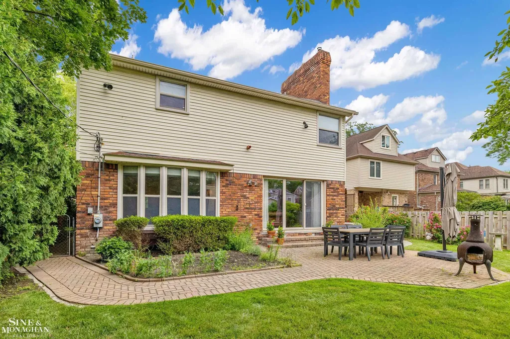 725 Fisher Road Grosse Pointe City MI 48230