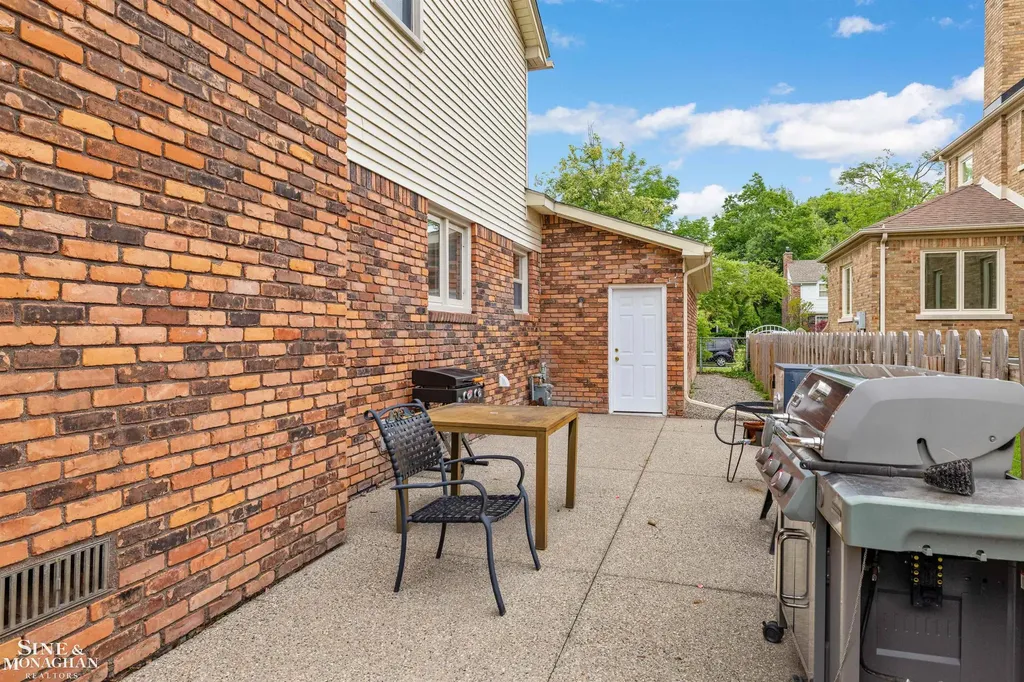 725 Fisher Road Grosse Pointe City MI 48230