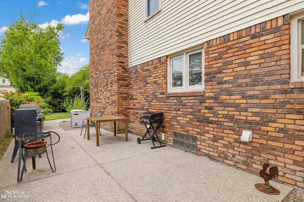 725 Fisher Road Grosse Pointe City MI 48230
