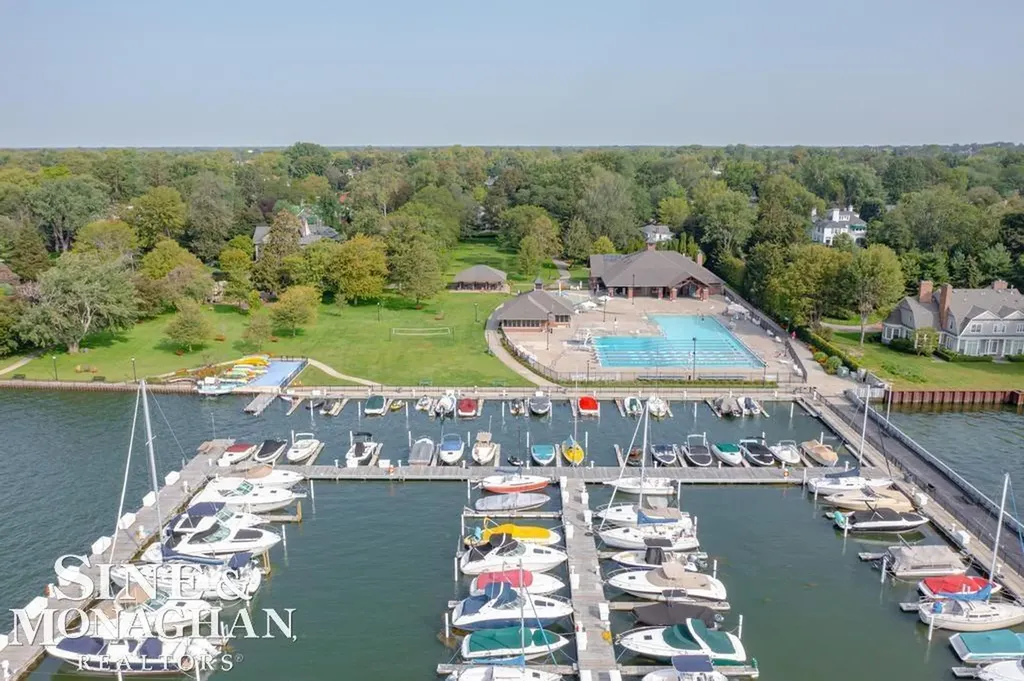 725 Fisher Road Grosse Pointe City MI 48230