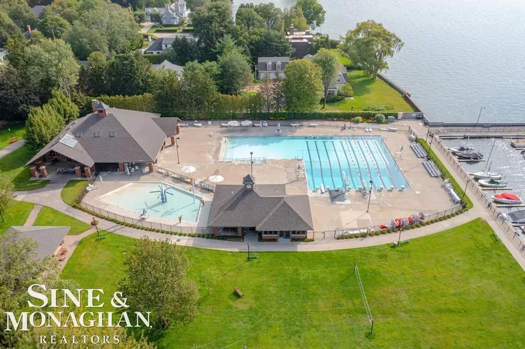 725 Fisher Road Grosse Pointe City MI 48230