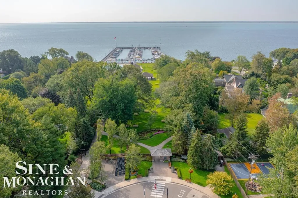 725 Fisher Road Grosse Pointe City MI 48230
