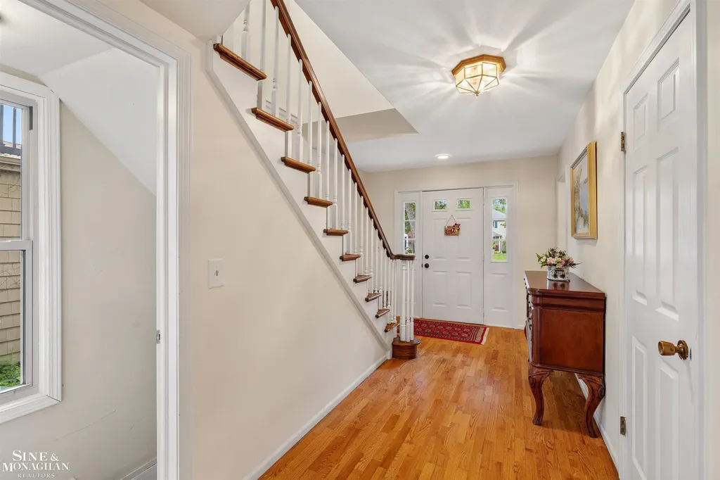 725 Fisher Road Grosse Pointe City MI 48230