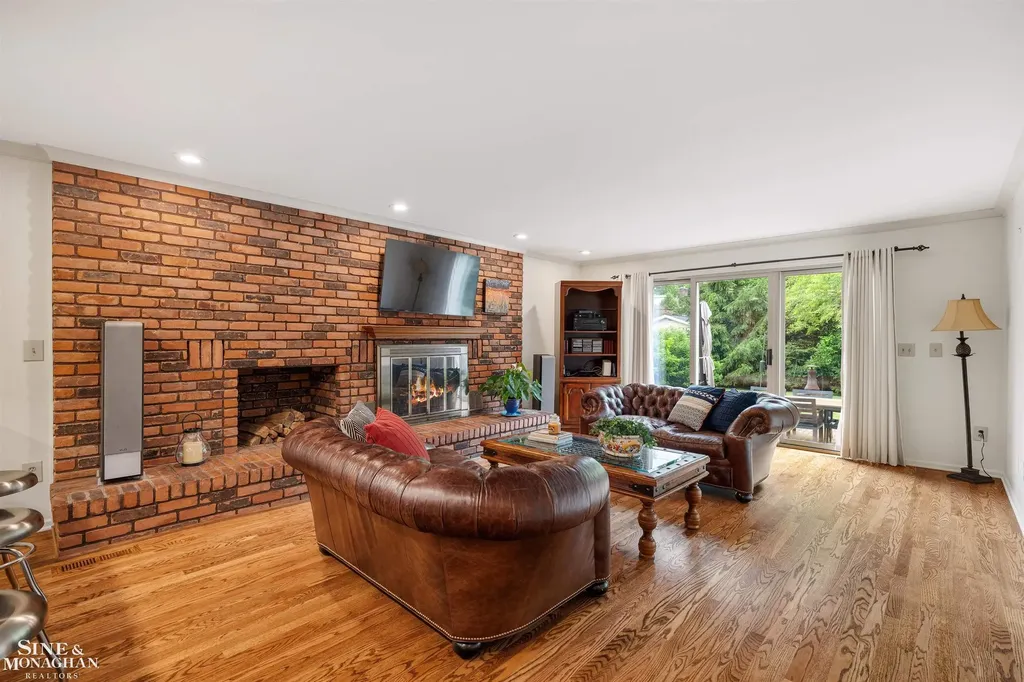 725 Fisher Road Grosse Pointe City MI 48230