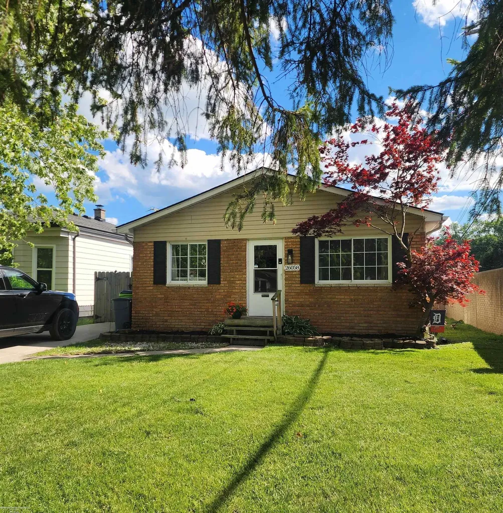 26058 Lamour Street Harrison Charter Township MI 48045