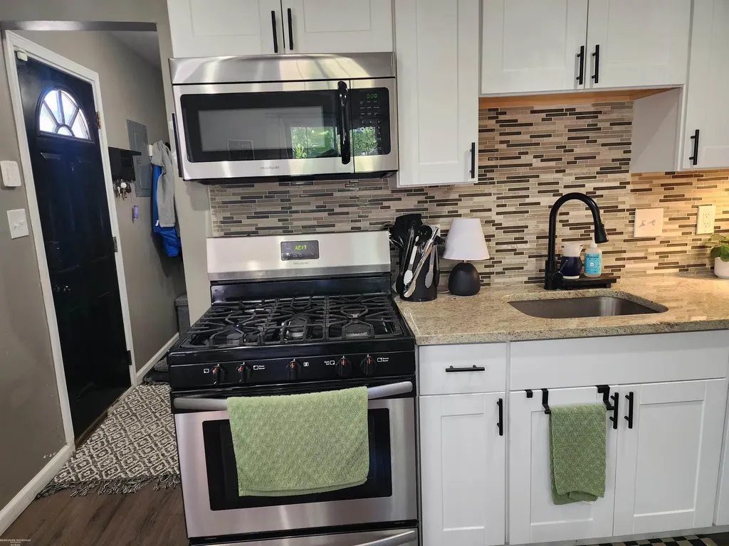 26058 Lamour Street Harrison Charter Township MI 48045