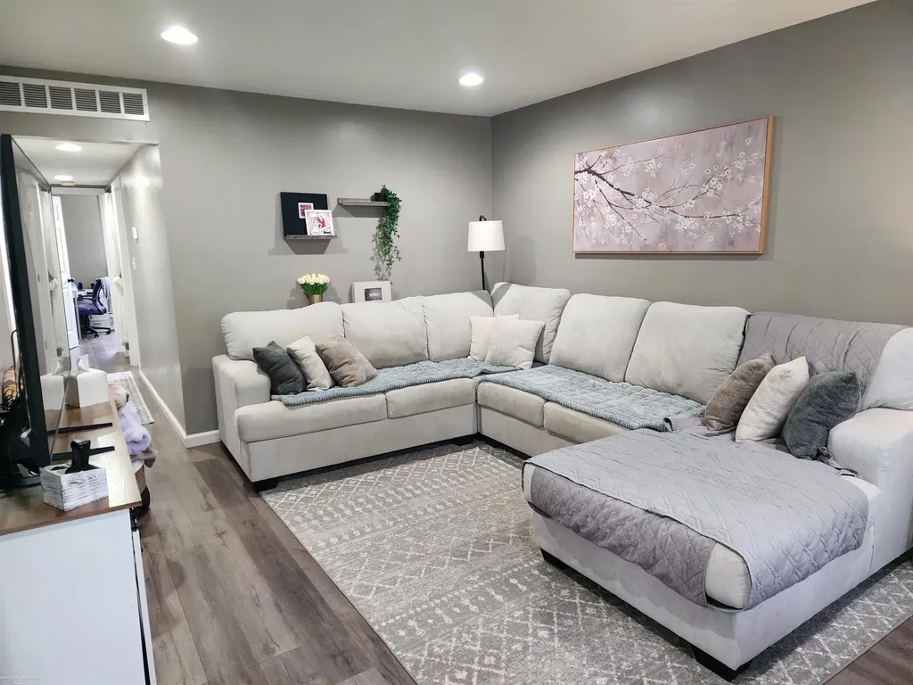 26058 Lamour Street Harrison Charter Township MI 48045