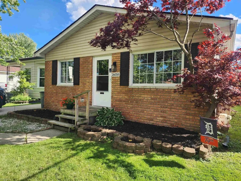 26058 Lamour Street Harrison Charter Township MI 48045