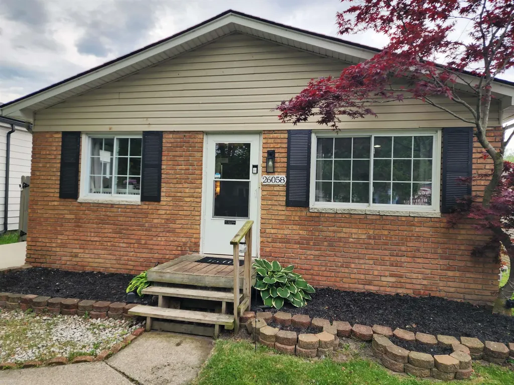 26058 Lamour Street Harrison Charter Township MI 48045