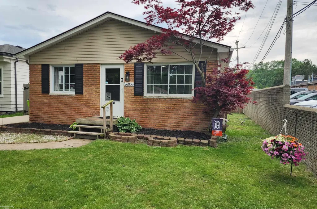 26058 Lamour Street Harrison Charter Township MI 48045