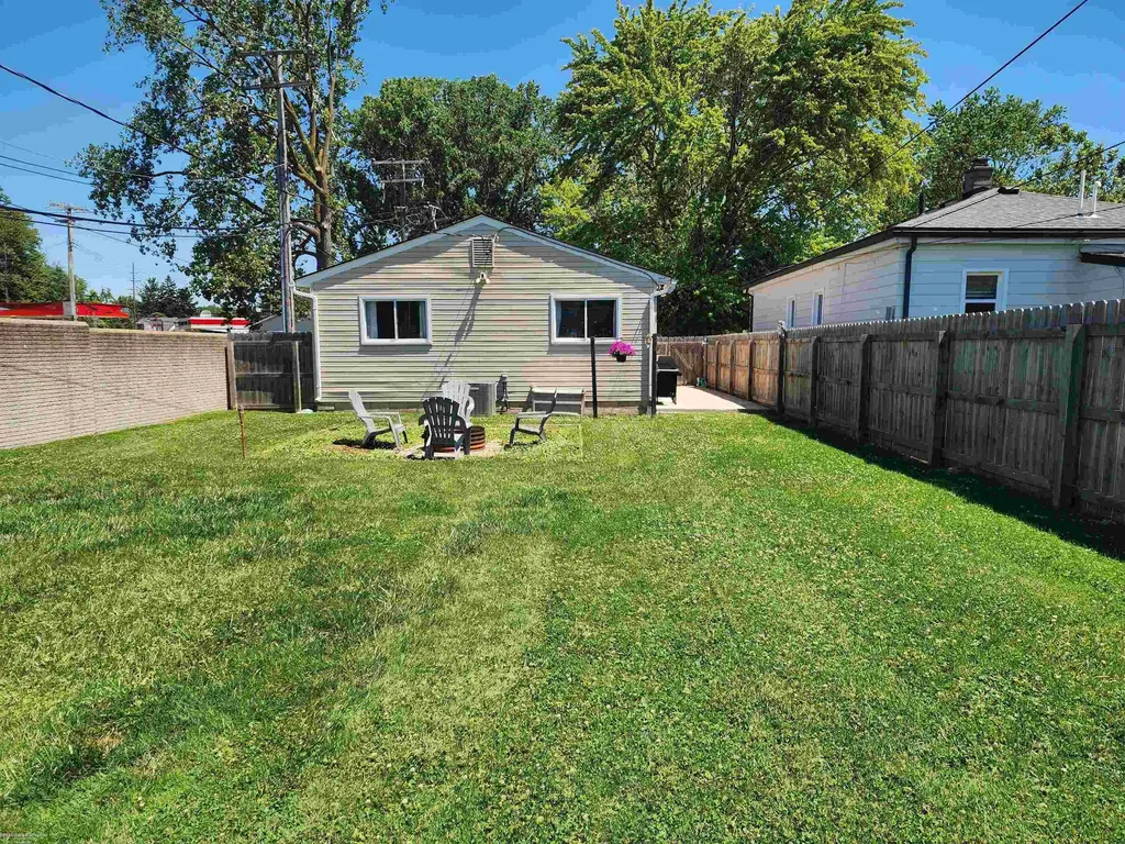 26058 Lamour Street Harrison Charter Township MI 48045