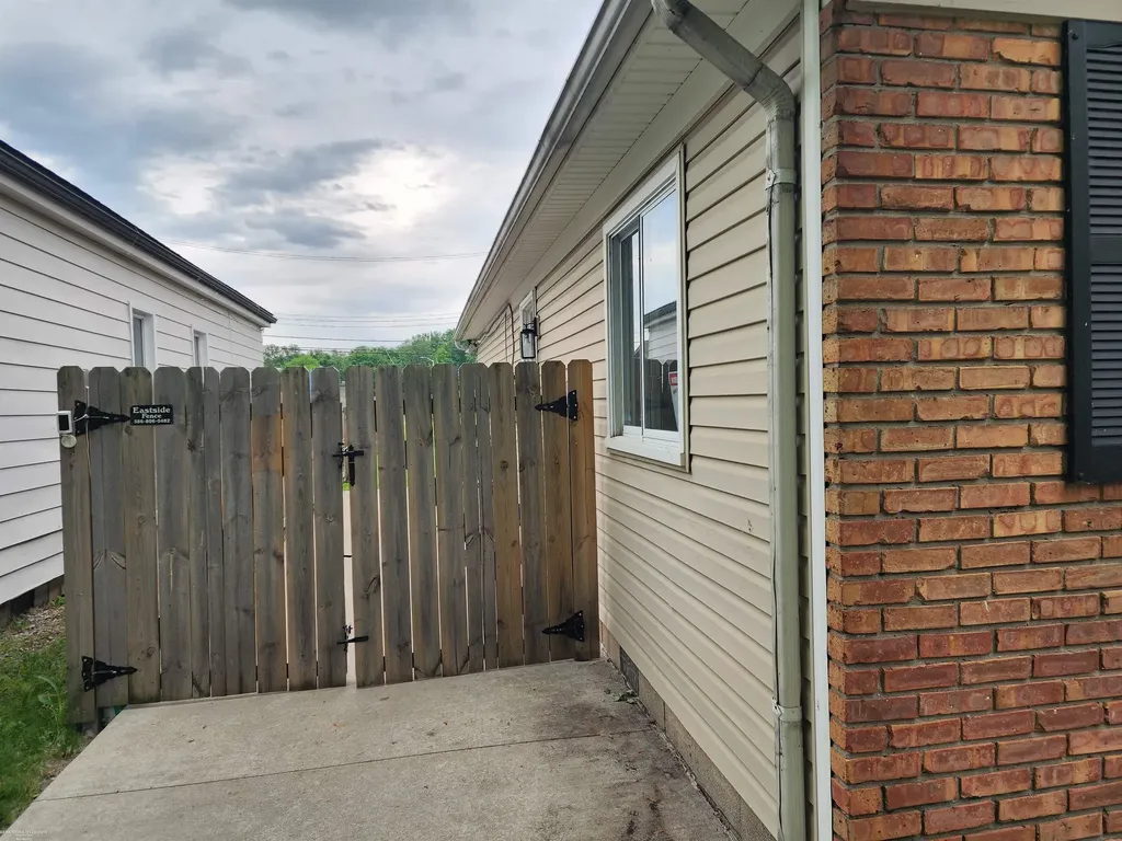 26058 Lamour Street Harrison Charter Township MI 48045