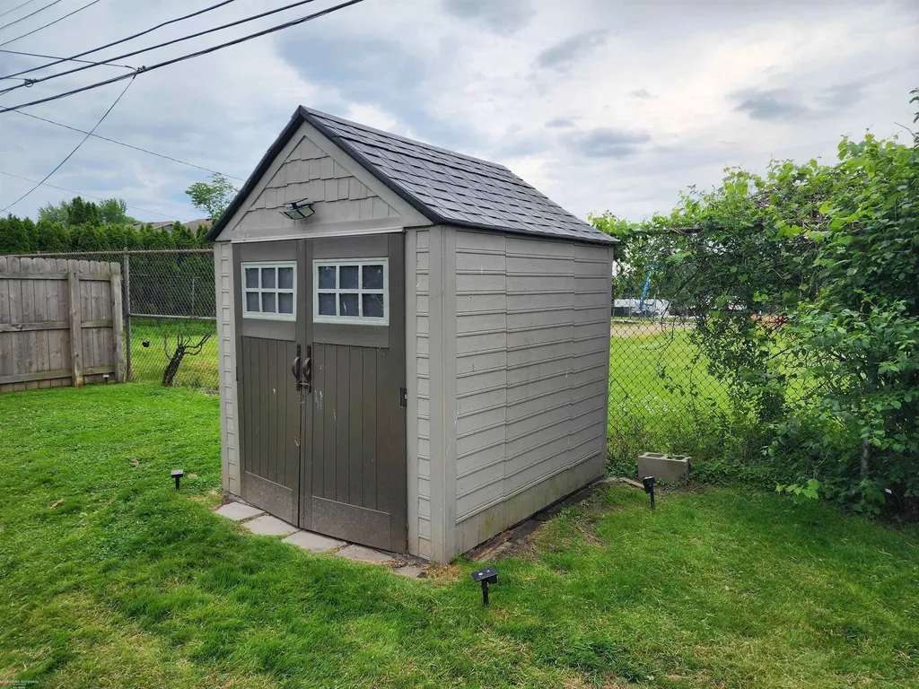 26058 Lamour Street Harrison Charter Township MI 48045