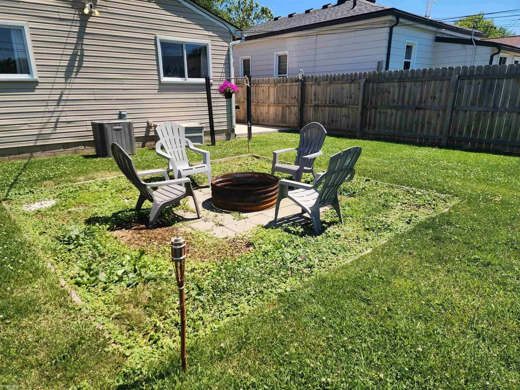 26058 Lamour Street Harrison Charter Township MI 48045