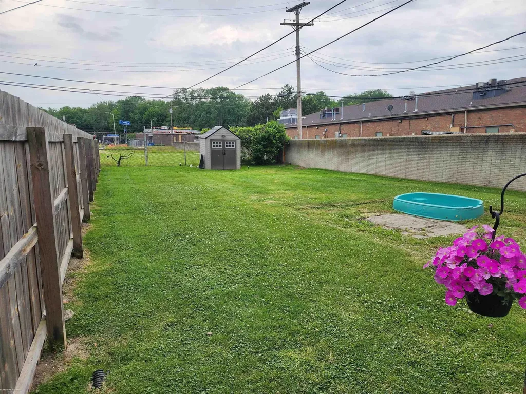 26058 Lamour Street Harrison Charter Township MI 48045