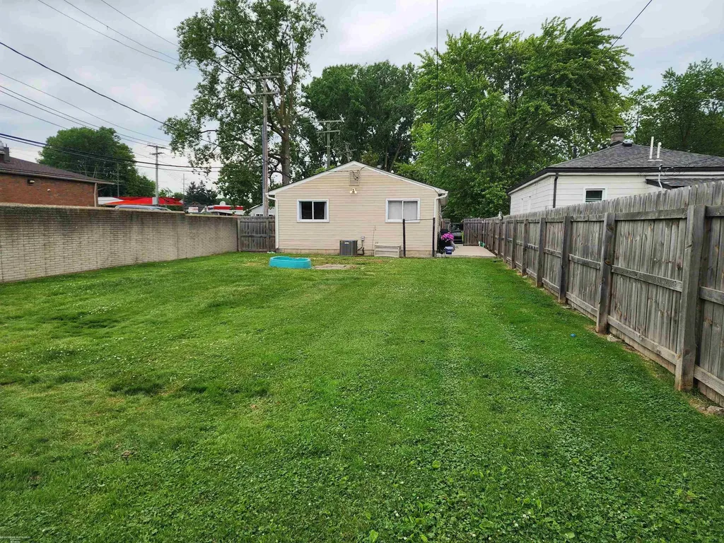 26058 Lamour Street Harrison Charter Township MI 48045