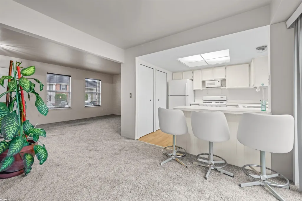 37578 Charter Oa Boulevard Clinton Charter Township MI 48036