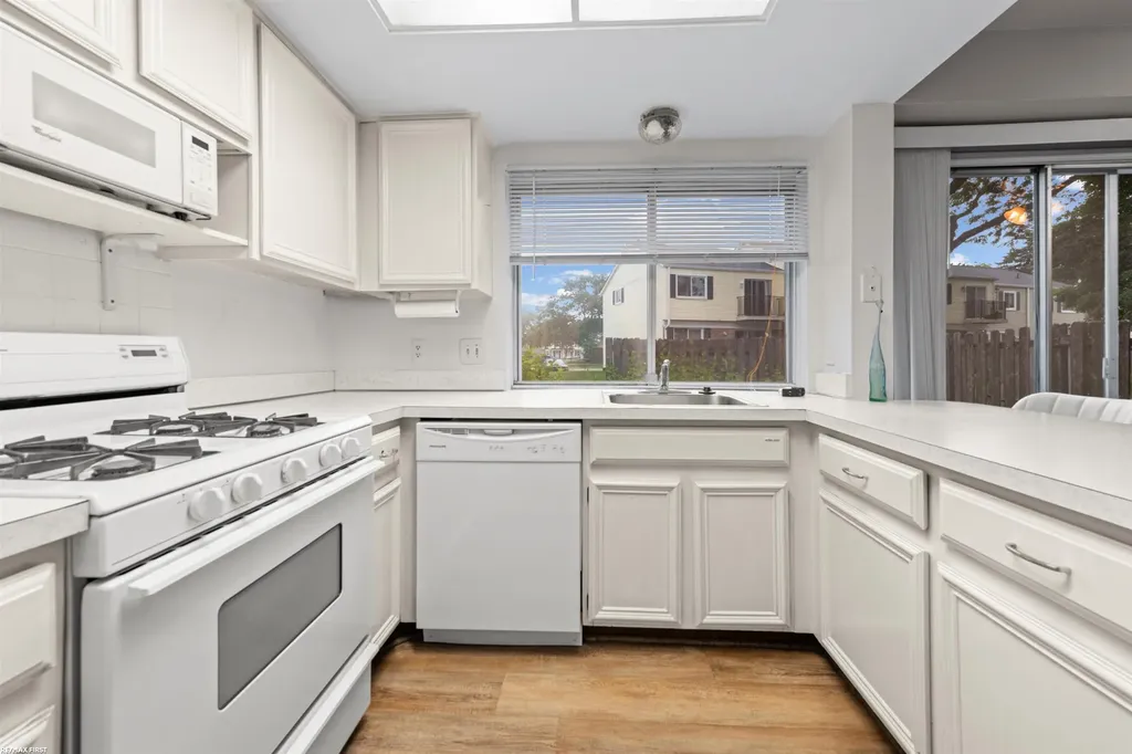 37578 Charter Oa Boulevard Clinton Charter Township MI 48036