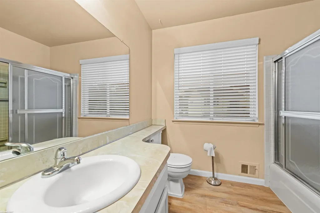 37578 Charter Oa Boulevard Clinton Charter Township MI 48036