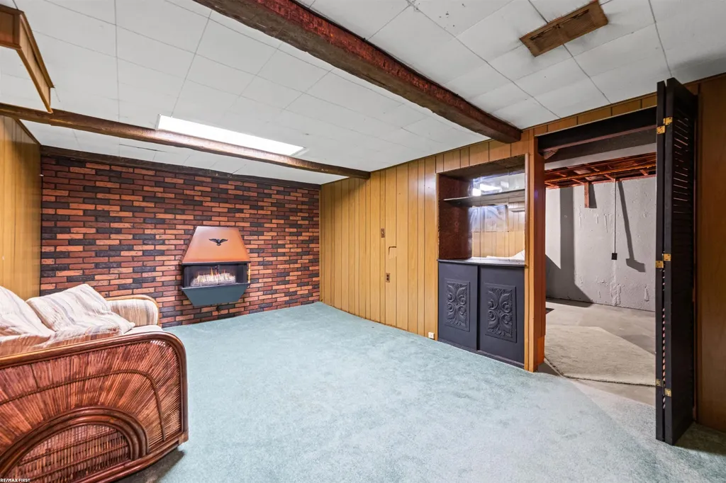 37578 Charter Oa Boulevard Clinton Charter Township MI 48036