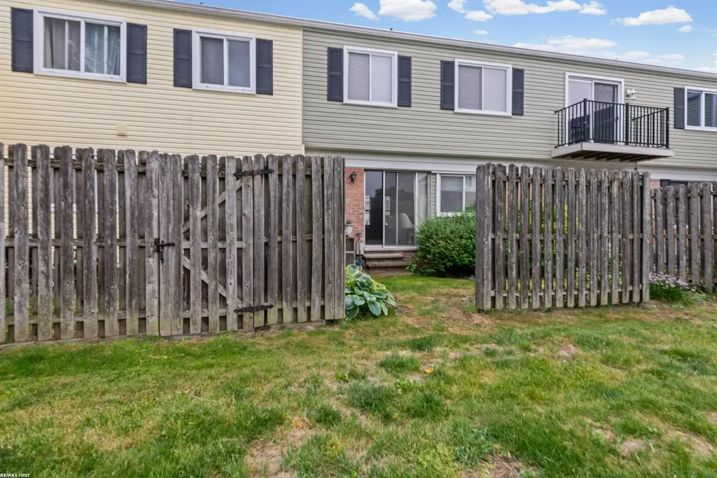 37578 Charter Oa Boulevard Clinton Charter Township MI 48036