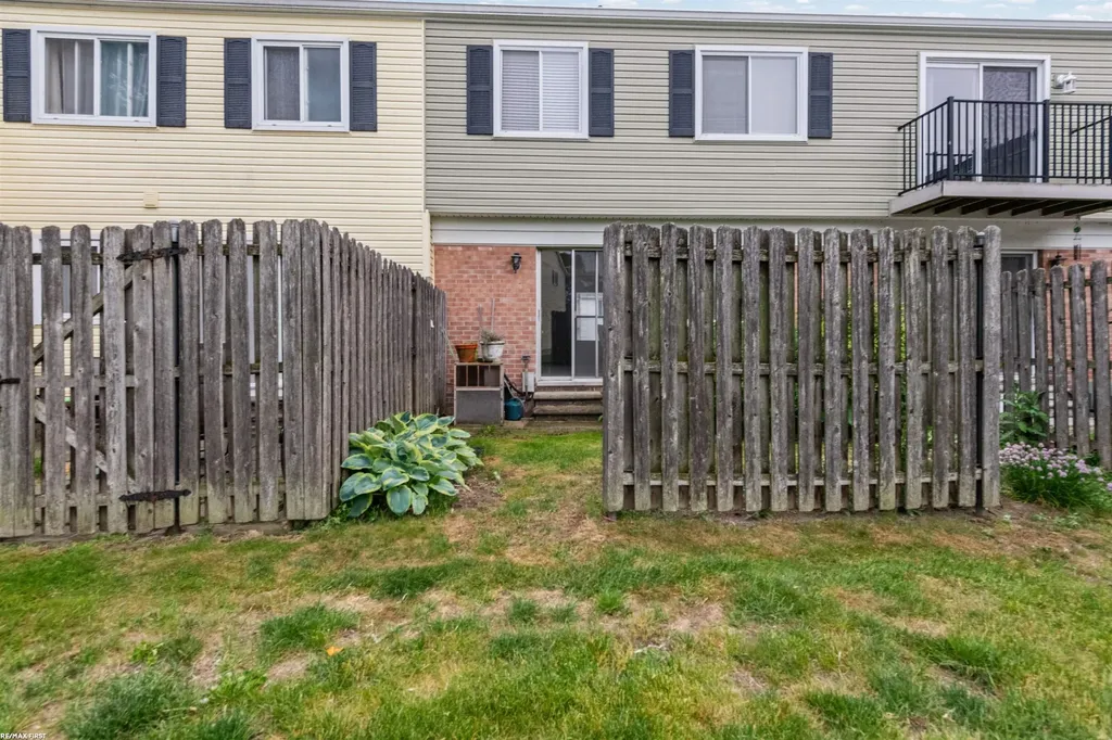 37578 Charter Oa Boulevard Clinton Charter Township MI 48036